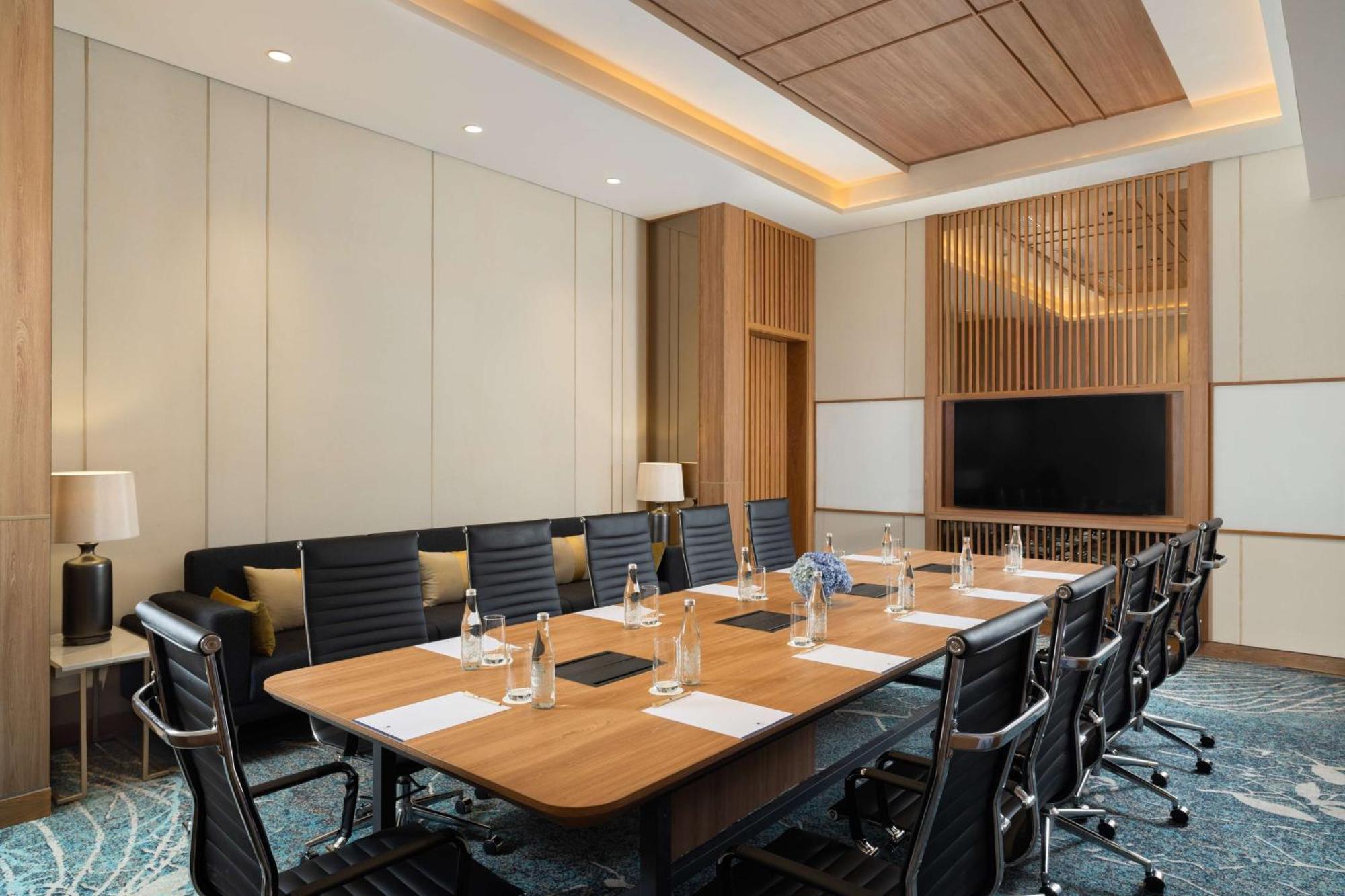 Doubletree By Hilton Jakarta Bintaro Jaya Serpong Exterior photo
